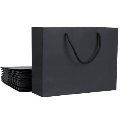 China All-black Luxury Recoverable Horizontal Bags Sac De Courses Clothing Packaging Bag with Black Handle zu verkaufen