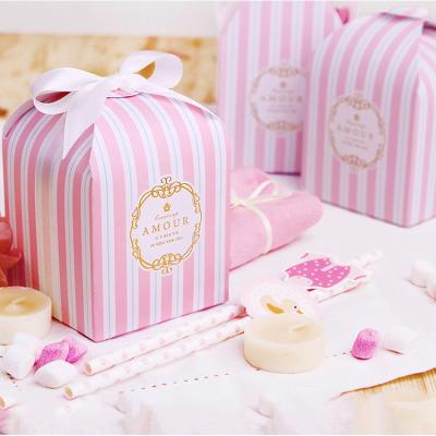 China Low Moq Customization Western Style Groomsman Bridesmaid Lucky Little Box Wedding Candy Bags With Ribbon Te koop