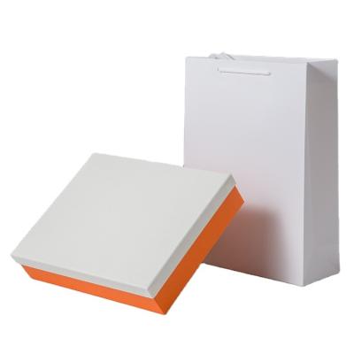 Cina Chinese Oem Simple Atmospheric Business Suit Packing Boxes Gift Box Lid and Tray with Paper Bag in vendita