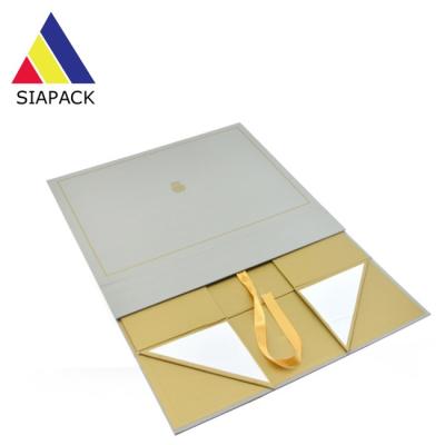 China Recyclable Custom Gold Engraved Paper Felt Gold Magnetic Loop Foldable Gift Box for sale