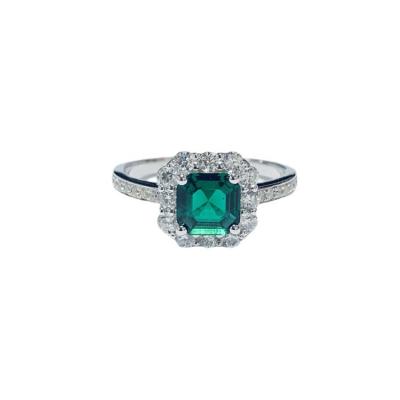 China Environmental friendly green white 18k 1CT 1CT gold engagement ring with melee moissanite stones paved around for wedding ring for sale