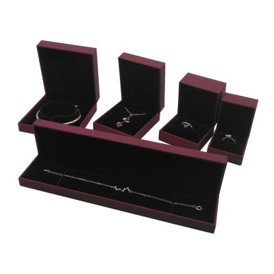 China Custom Logo Gift Paper Velvet Packaging Box Luxury Jewelry Recyclable for sale