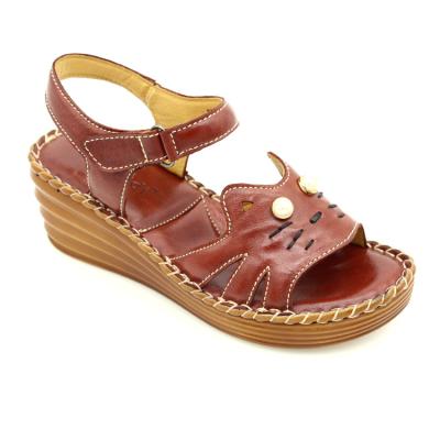 China Cushioning Handmade Leather Flats Pearl Women's Shoes Fashion Sandals 2021 New Design Beach Shoes Whip Ladies Sandals Wholesale for sale