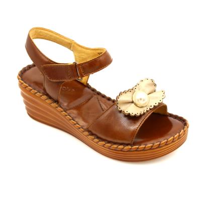 China Cushioning 2021 new women's shoes stitching bead fashion genuine cowhide leather casual flat sandals ladies hot handmade sandals wholesale for sale