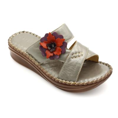 China Damping Flowers Women's Casual Shoes Flat Shoes Color Flowers Ca Leather Ladies Slippers Beach Shoes Handmade Cowhide Slippers Wholesale for sale