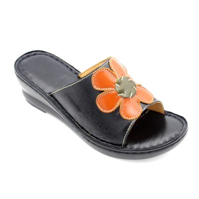 China Cushioning Warm Slippers Casual Leather Women's Shoes Whip Handmade Non-slip Flowers Flip Flops Fashion Slippers Customized Wholesale for sale