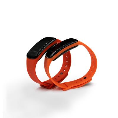 China UWB bracelet social distance alarm by sound and LED uwb social distance with 10cm distance accuracy 23*2*0.8cm for sale