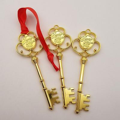 China Promotional Gifts Christmas Tree Ornaments 3D Holiday Decorations Metal Gold Santa Magic Key With Ribbon for sale