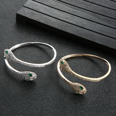 China FASHIONABLE Designer Green Eye Snake Shape Opening Adjustable Women Bracelets for sale