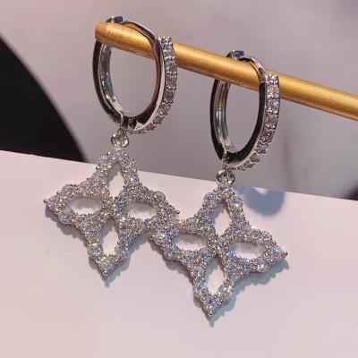 China Long Color Keeping 2021 High Quality Custom Inlaid Diamond Rhombus Studs Earring For Women for sale