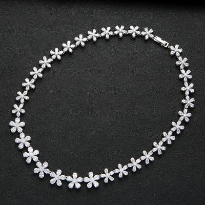 China 2021 Romantic Sunflower Luxury Zircon With Diamond Ladies Clavicle Necklace for sale