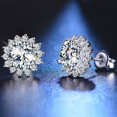 China FASHIONABLE Wholesale Moissanite Diamond Stud Earrings 0.5 Carat Moissanite 925 Sterling Silver Stud Earrings for sale