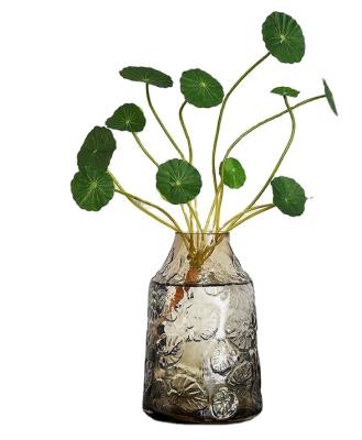 China 2020 eco-friendly best selling glass vase with leaf design for sale