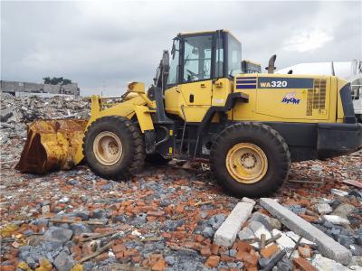 China WA320-5 utilizó la transmisión hidrostática del poder del motor del cargador 66HP de KOMATSU en venta