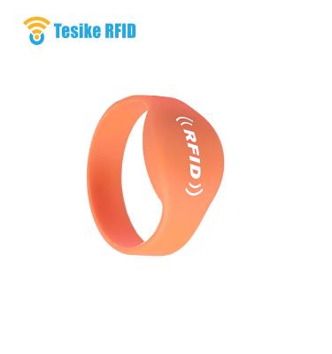 China Waterproof / 125KHz EM4100 TK4100 RFID Waterproof Silicone Watch Adjustable Wristband For Swimming for sale