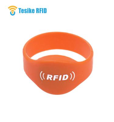 China New product 13.56mhz IFR nfc chip waterproof/waterproof braceletwristband with silking printing for swimming for sale