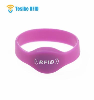 China 13.56Mhz waterproof/waterproof programmable smart chips proximity recycled rfid wristband rubber wristband for access control for sale