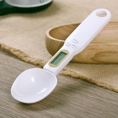 China Scale on Spoon 500g 0.1g Colors Electronic Gram Weighing LCD Display Electric Food Weight Measuring Digital Spoon Kitchen Scale for sale