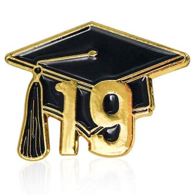 China Europe Zinc Alloy Gold Plated Soft Enamel Lapel Pin For Students for sale