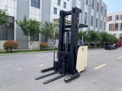 中国 Electric Pallet Forklift Double Reach Forward Forklift Rated Load Capacity 1600 KG Forward Distance 1000 mm 販売のため