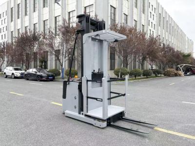 中国 920 mm Fork Length Electric Order Picking Vehicle with 24V420AH Battery Capacity 販売のため