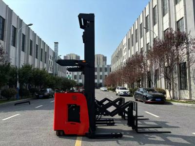 中国 Double Reach Electric Forklift Load 1500 KGS Forward Distance 1000 Mm 販売のため