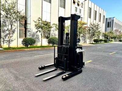 Cina 5000 mm Altezza di sollevamento 1,5 tonnellate carrello elevatore elettrico con motore a trasmissione alternata 5 metri di altezza in vendita