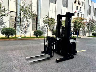 China 1.5 Tonnen elektrischer Forklift zur Steigerung der Effizienz des Lagers mit einem kompakten Einzeldreh-Forklift für den Einsatz in schmalen Gängen zu verkaufen