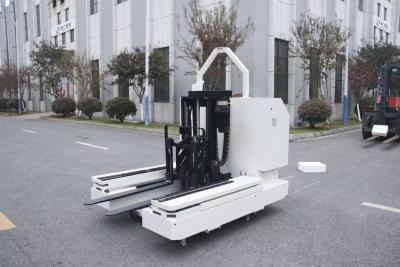 中国 AGV Body  Electric Reach Forward Forklift Truck Four wheel Drive Four Turn Servo Motor Servo Driver 販売のため