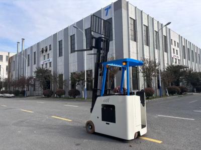 China Side Standard  Electric Counterbalance Forklift  Rated Load  2000 KG Height Increase 2845 mm Te koop