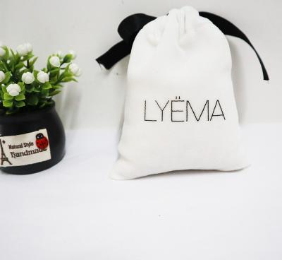 China Recyclable Wholesale Velvet Bags Jewelry Pouches White Velvet Soft Drawstring Bags for sale