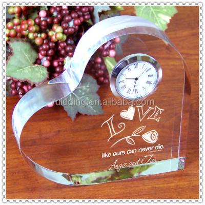 China Cheap Engraving Crystal Heart Shaped Clock From Europe For Wedding Decorations for sale