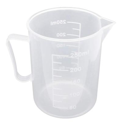 China LABORATORY Measuring Cup 250ml Factory Direct Sale Plastic Transparent Medical Beaker With Handle Kitchen Accessory Bake Tool for sale