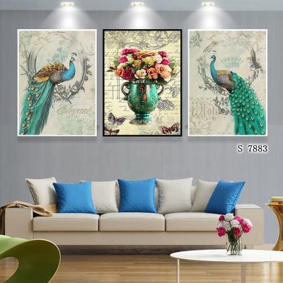 China Modern Printed Animal Peacock Wall Art On Canvas Framed Art Prints Painting for sale