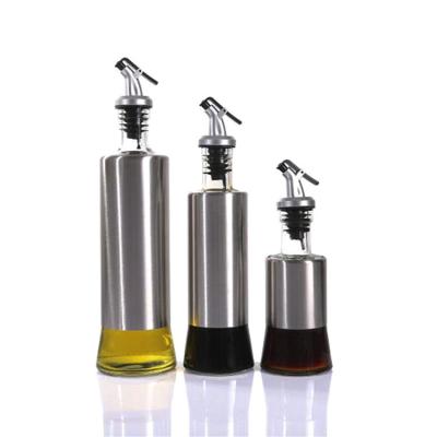 China Steamable Kitchen Supplies Glass Seasoning Oil Can Three Piece Set Household Supplies Creative Pepper Jar for sale