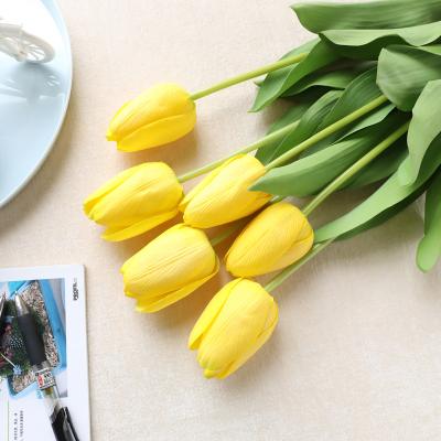 China Simple feeling of high simulation living room table decoration foreign trade high simulation flower moisturizing Tulip Arrangement for sale