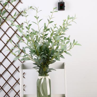 China Factory direct supply high simulation artificial flower simple Holly Leaf Engineering Soft Decoration artificial flower for sale