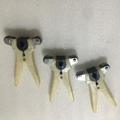 China Twisting Textile Machine Parts Spindle Brake Plier Embroidery Machinery for sale