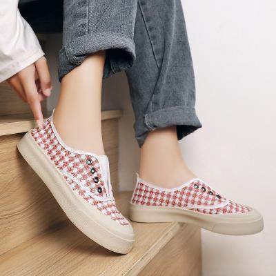 China Fashion Trend G-8800 Comfort Walking Slip On Soft Sports Shoes Women 2021 Ladies Canvas Shoes for sale