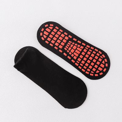 China Sporty anti slip trampoline park grip socks non slip jump socks for sale