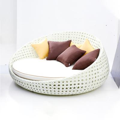 China Canopy Fixed Bed Outdoor Rattan Round Bed for sale