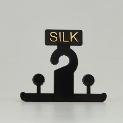 Cina Ganci di plastica su ordinazione dei pp neri con oro Logo For Suspenders in vendita