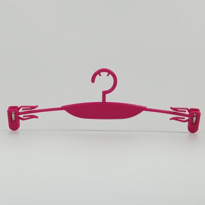 Κίνα Custom Printing Logo Plastic Lingerie Hangers Rose Red Undergarments Hanger προς πώληση