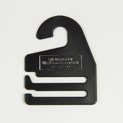 China Custom Logo Black PP/PE Plastic Tie Hangers Tag 6*9cm Size for sale