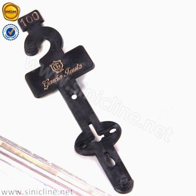 Cina Stagnola di oro Logo Plastic Belt Hangers in vendita