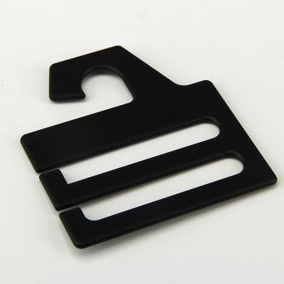 China Form kostete freier 6.1*7.4CM kundengebundener Haken-Anzeige Logo Accept Blacks PS Plastikbindungs-Aufhänger zu verkaufen