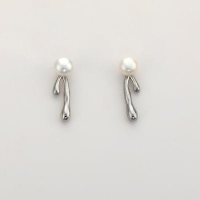 China 2023 New Fashion Romantic Earrings Trend Female Jewelry Wholesale 925 Silver Stud Earrings Pearl Needle Earrings for sale