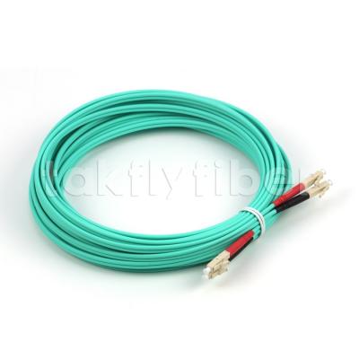 中国 UPC SMの繊維光学Patchcord LSZHの水のジャケットLCへのLC OM3 3.0mm 販売のため