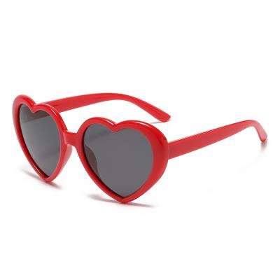 China Heart Polarized Sunglasses Female Cute Dreamy Fashion Sun Glasses Gradient Box Peach Heart Sunglasses for sale