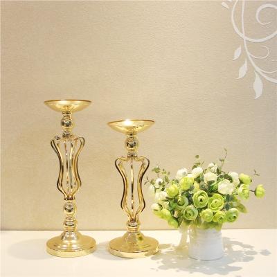 China Wedding Event Party Wholesale Wedding Ornaments Wedding Decorations Flower Stand Table Centerpiece Gold Wrought Iron Candle Holder for sale